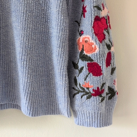 American Eagle Boho Baggy Floral Embroidered Light Blue V-Neck Sweater Small - Picture 3 of 11